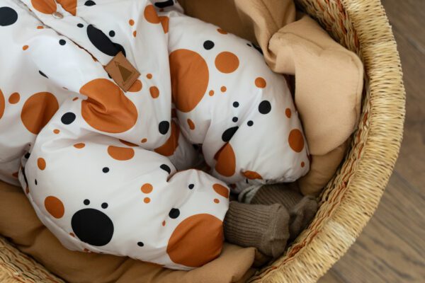 Talvekombinesoon Teddy-voodriga Beebidele ja Lastele - Mustade ja Oranžide Täppidega - Pilt 3