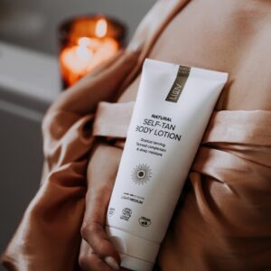 Isepruunistav Kehakreem "Hele/Keskmine" (COSMOS) 200ml