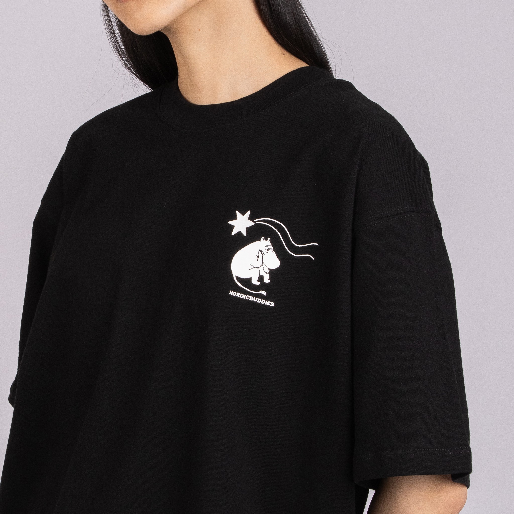 Muumi "Novels" Unisex T-särk - Must - Pilt 4