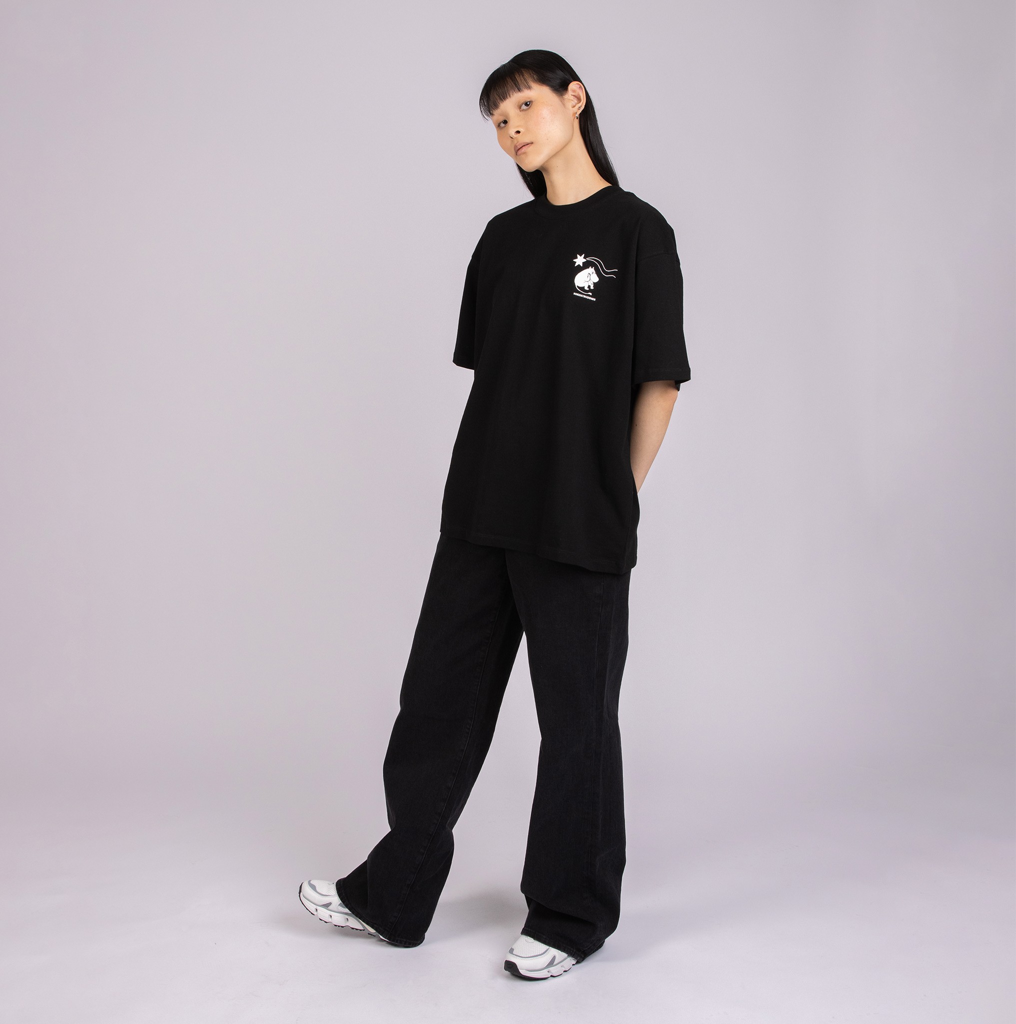 Muumi "Novels" Unisex T-särk - Must - Pilt 6