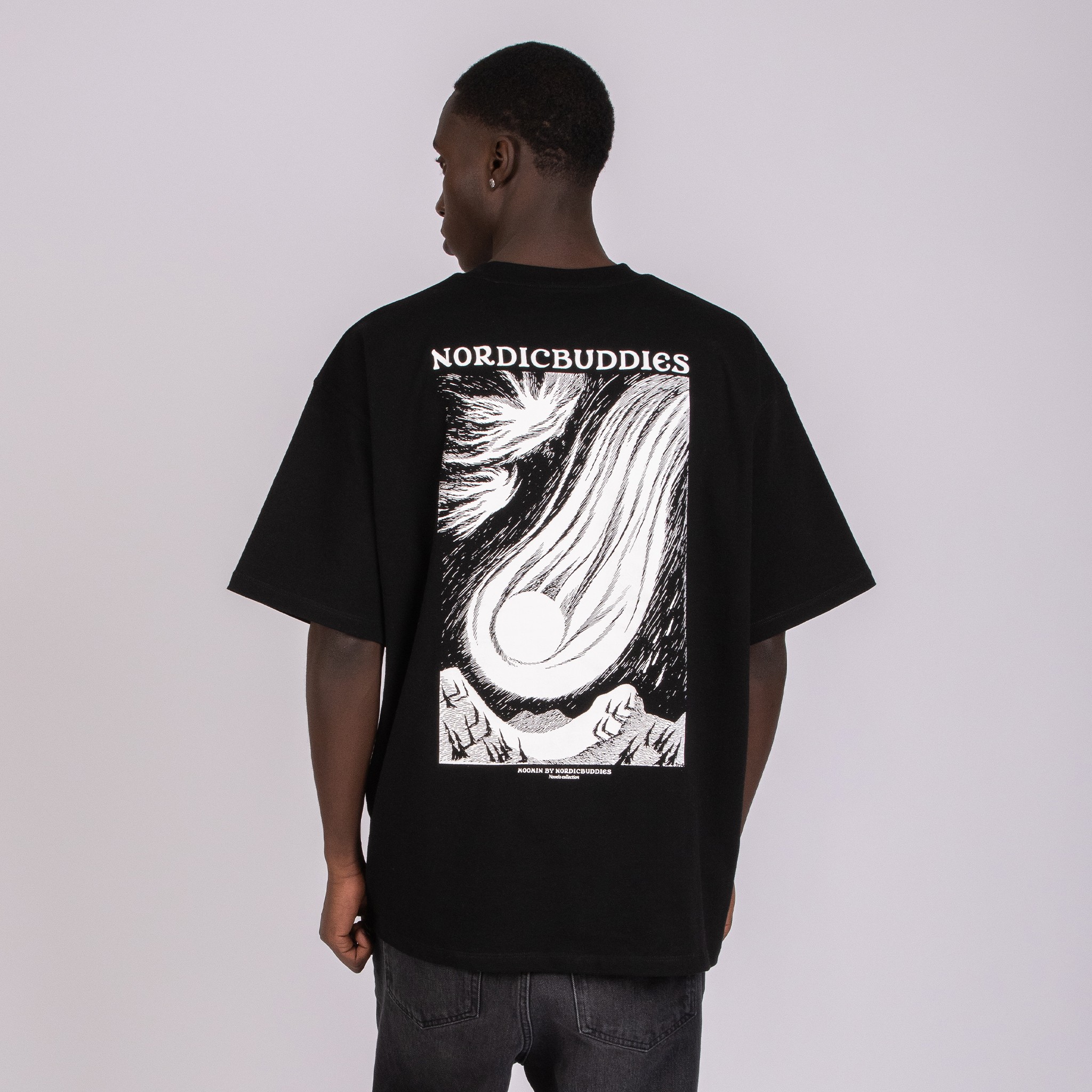 Muumi "Novels" Unisex T-särk - Must - Pilt 7