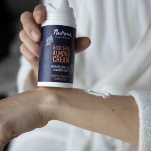 Orgaaniline Rikkalik Shea- ja Mandlikreem, 100ml